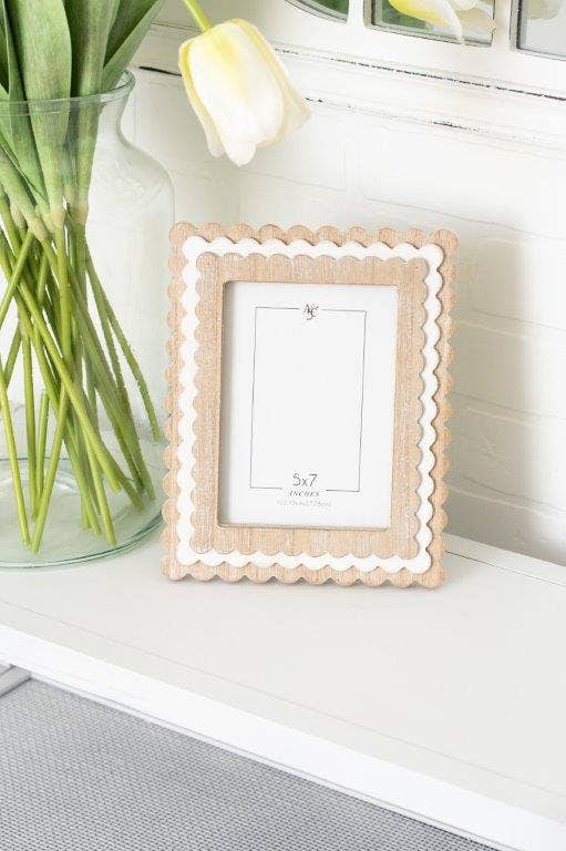 11844 - 8x10x1 wood photo frame (SCALLOP) ntrl/wh (5x7) pic
