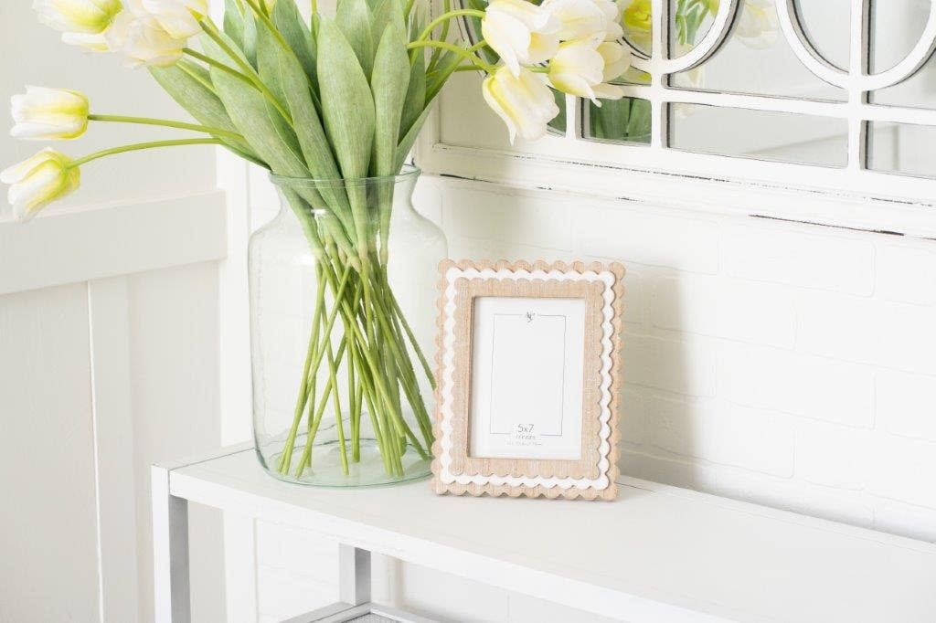 11844 - 8x10x1 wood photo frame (SCALLOP) ntrl/wh (5x7) pic
