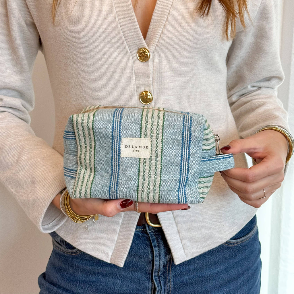 DE LA MUR-Squared Makeup Bag Cata