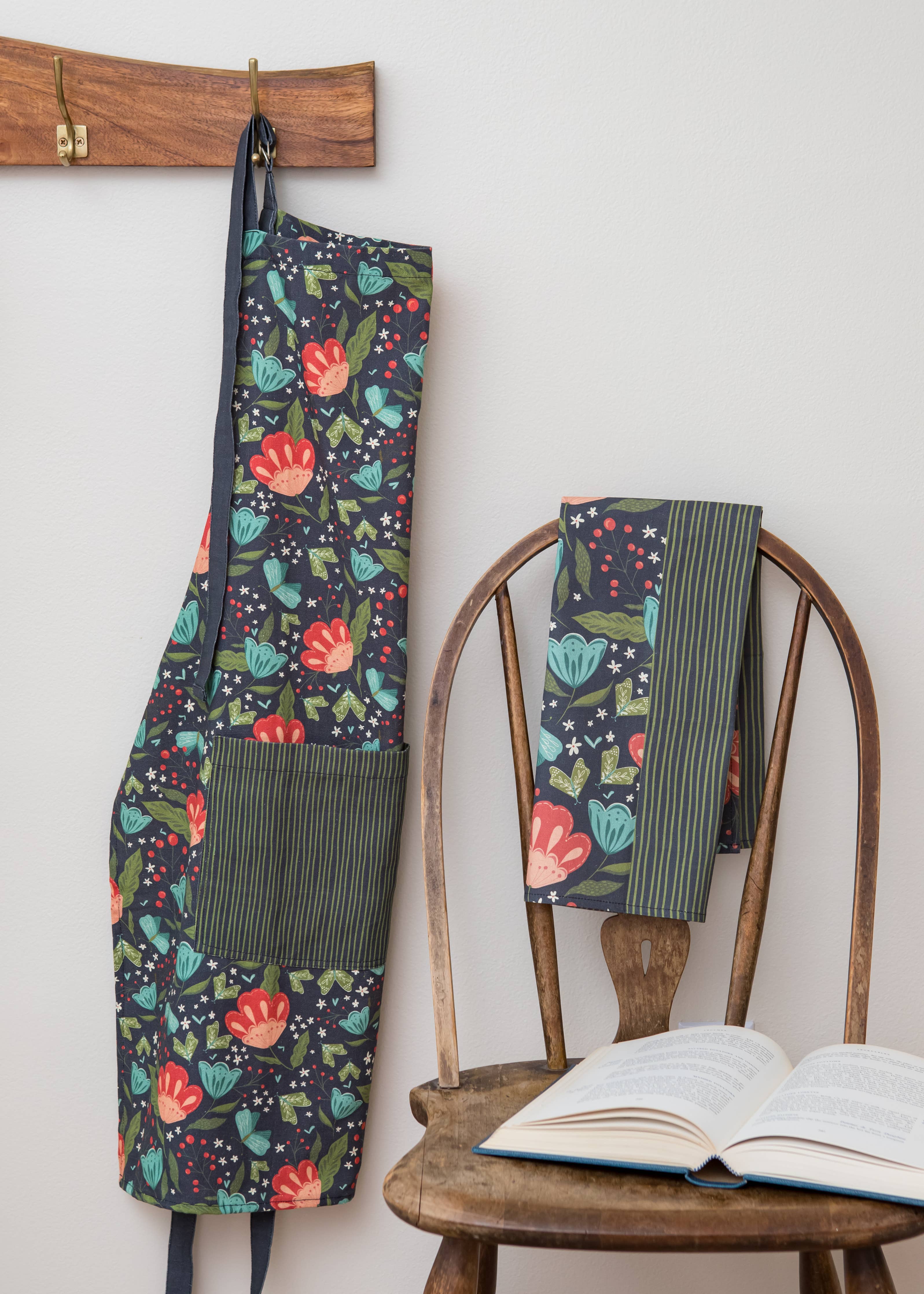 Dark Flowers Cotton Apron – Dark Floral Spring Design