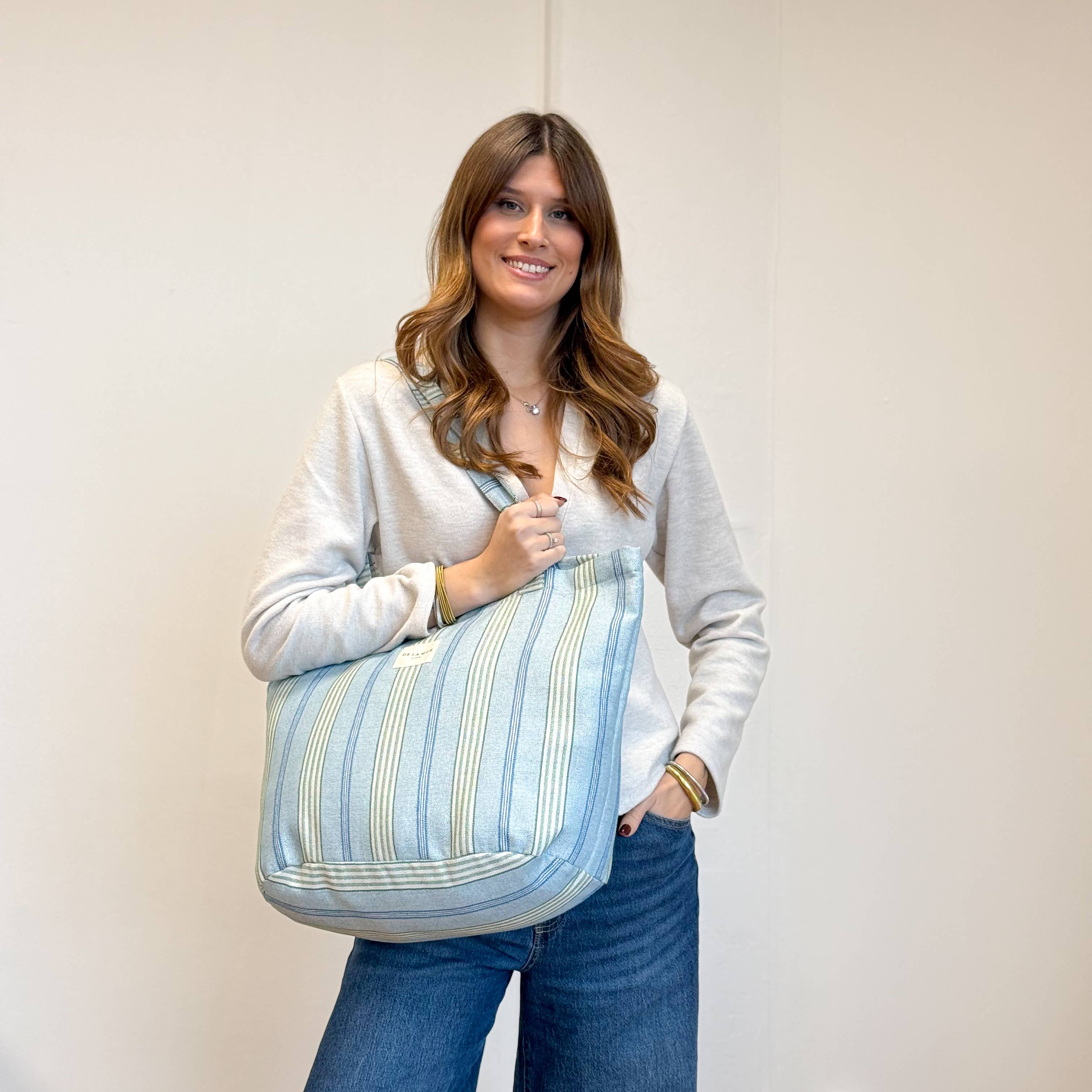 DE LA MUR -Large Zippered Bag Cata