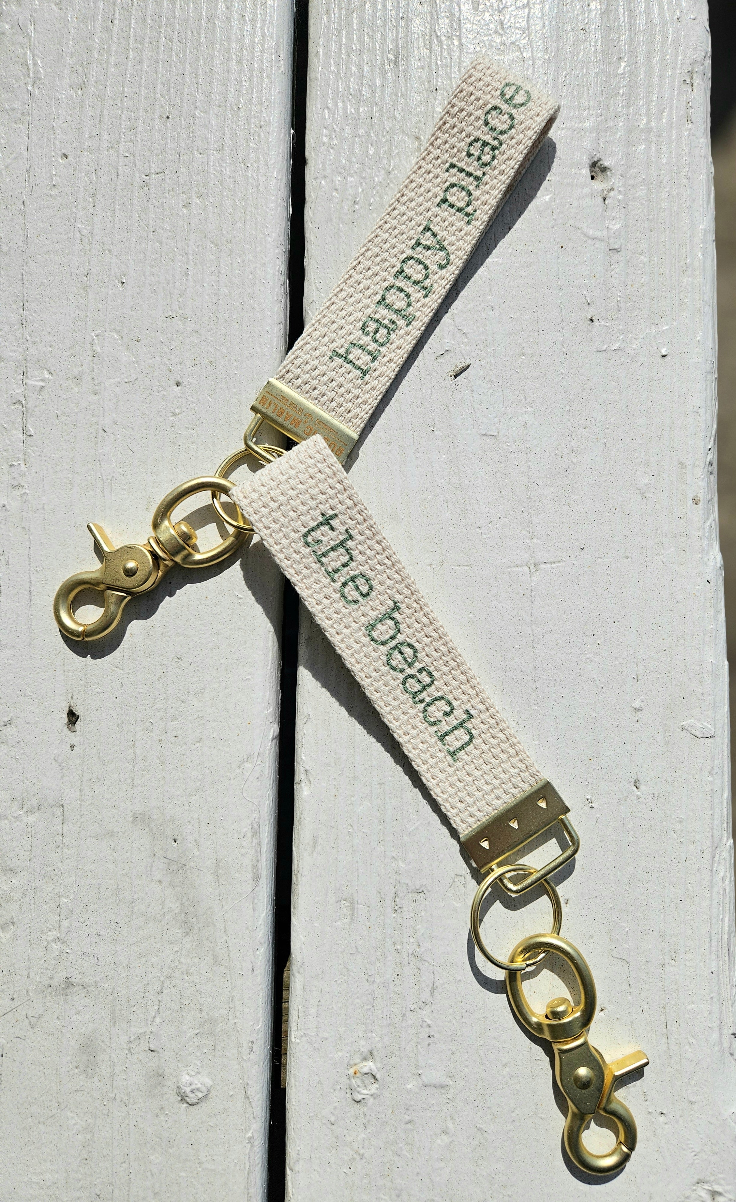 Happy Plac-the beach -keychain-