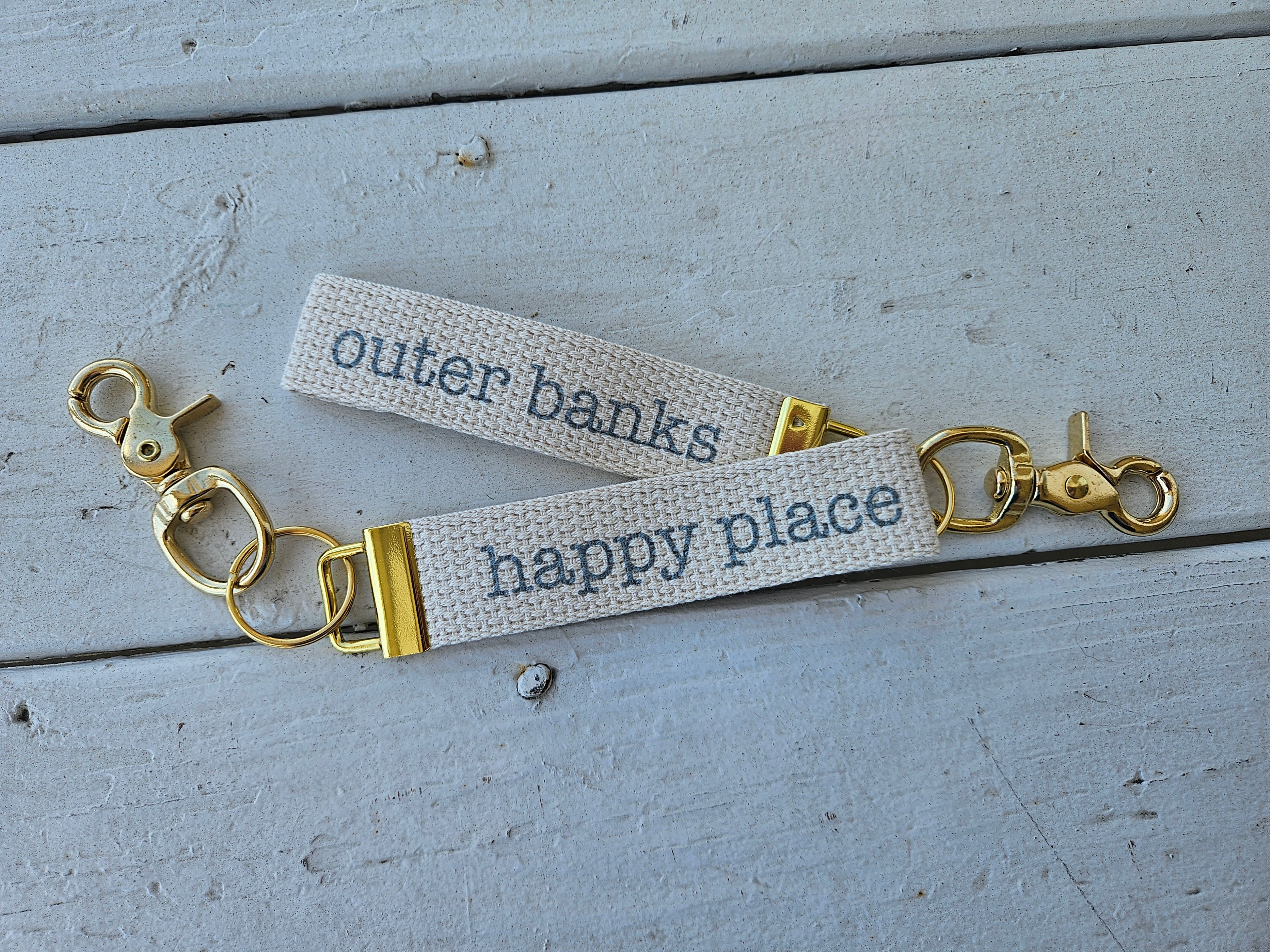 HAPPY PLACE- OUTER BANKS KEYCHAIN